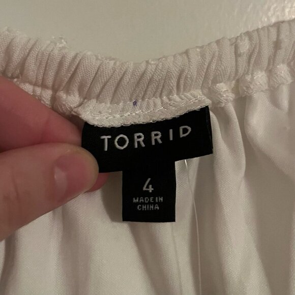 Torrid Size 4x White Swiss Dot Tiered Pin Tuck Tank NWT - Picture 7 of 8